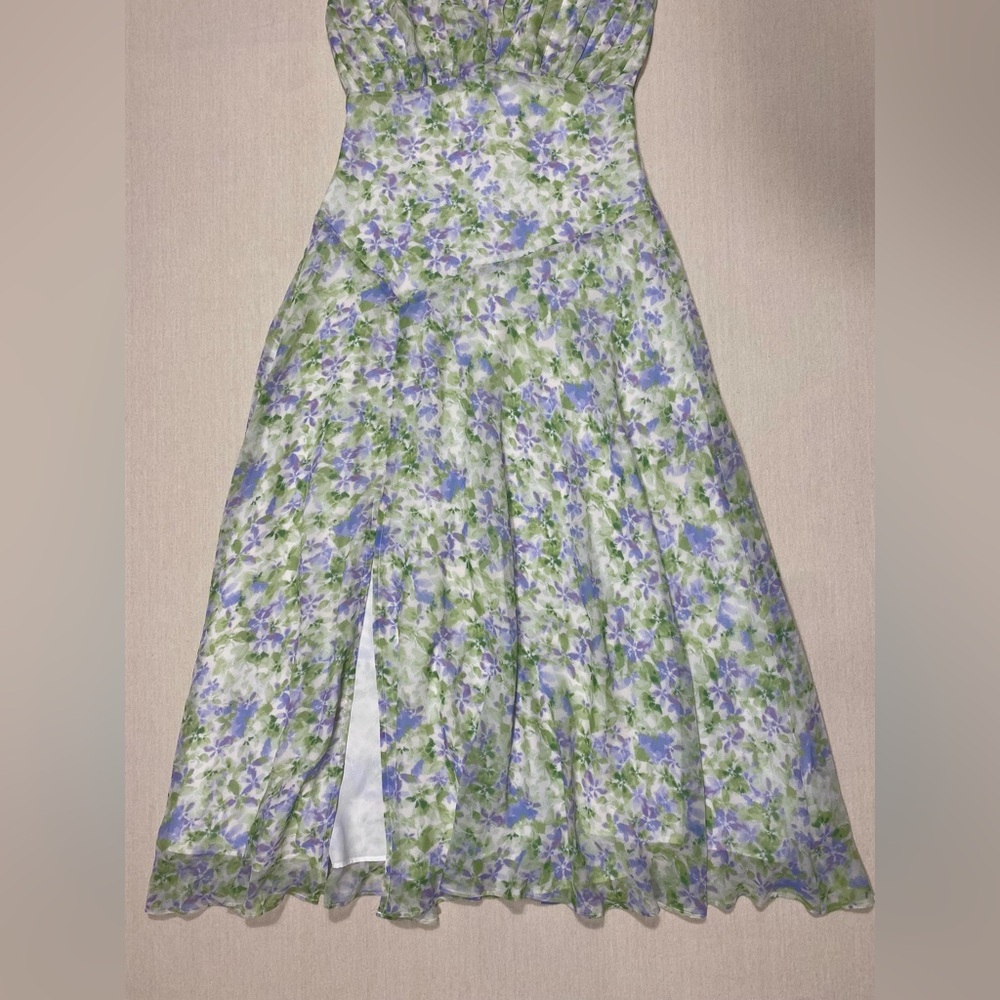 Astr the Label V-Neck Pleated Midi Dress NWT - Picture 8 of 16